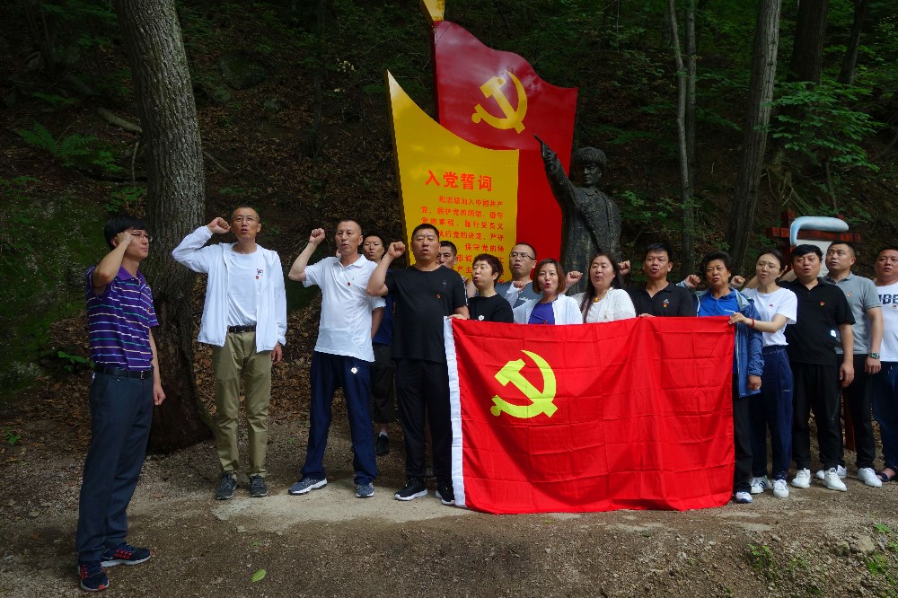 传承红色基因  铭记初心使命——市人大常委会办公室党支部开展主题党日活动