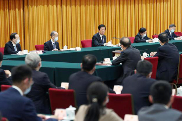 栗战书在第八个国家宪法日座谈会上强调  进一步全面贯彻实施宪法 推进全面建设社会主义现代化国家