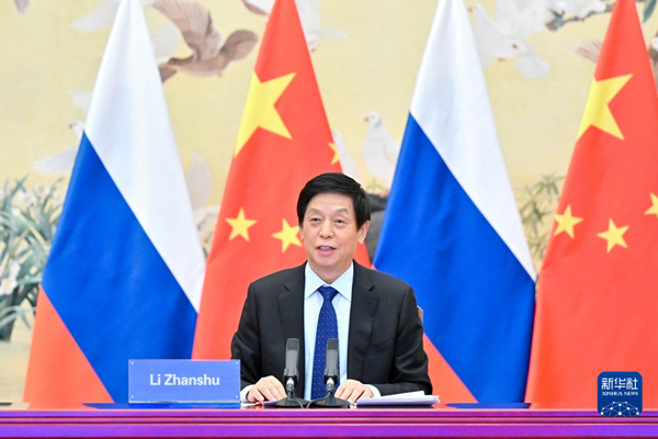 栗战书同俄罗斯联邦委员会主席马特维延科举行会谈