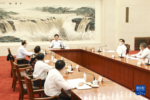 栗战书同全国人大常委会会议列席代表座谈时强调 忠实代表人民利益和意志 当好党和国家联系人民群众的桥梁