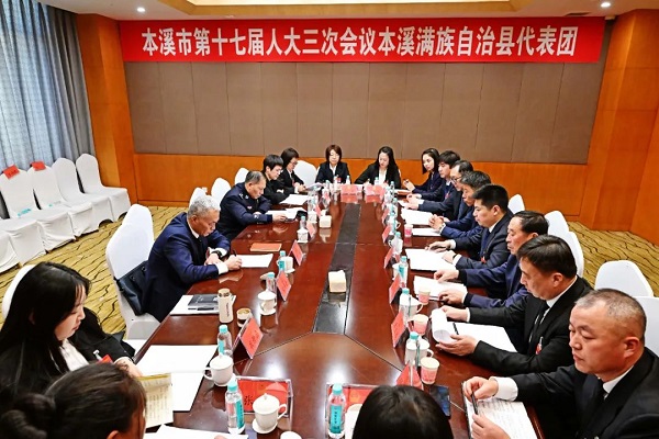 市人大代表分组审议审查大会相关报告和决议