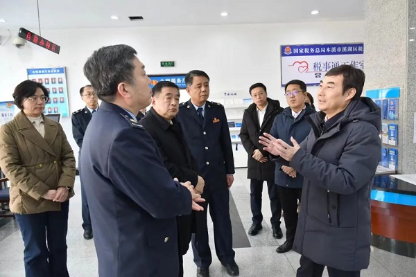 吴澜吴世民看望慰问驻溪单位一线职工并调研指导节日保障工作
